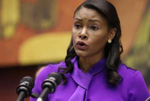 Diana Salazar planteó la necesidad de reformas constitucionales como herramienta para contrarrestar al crimen organizado. 