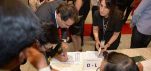 En Produbanco, los clientes de Pymes recibieron una tarjeta de cr&eacute;dito adaptada a sus necesidades.