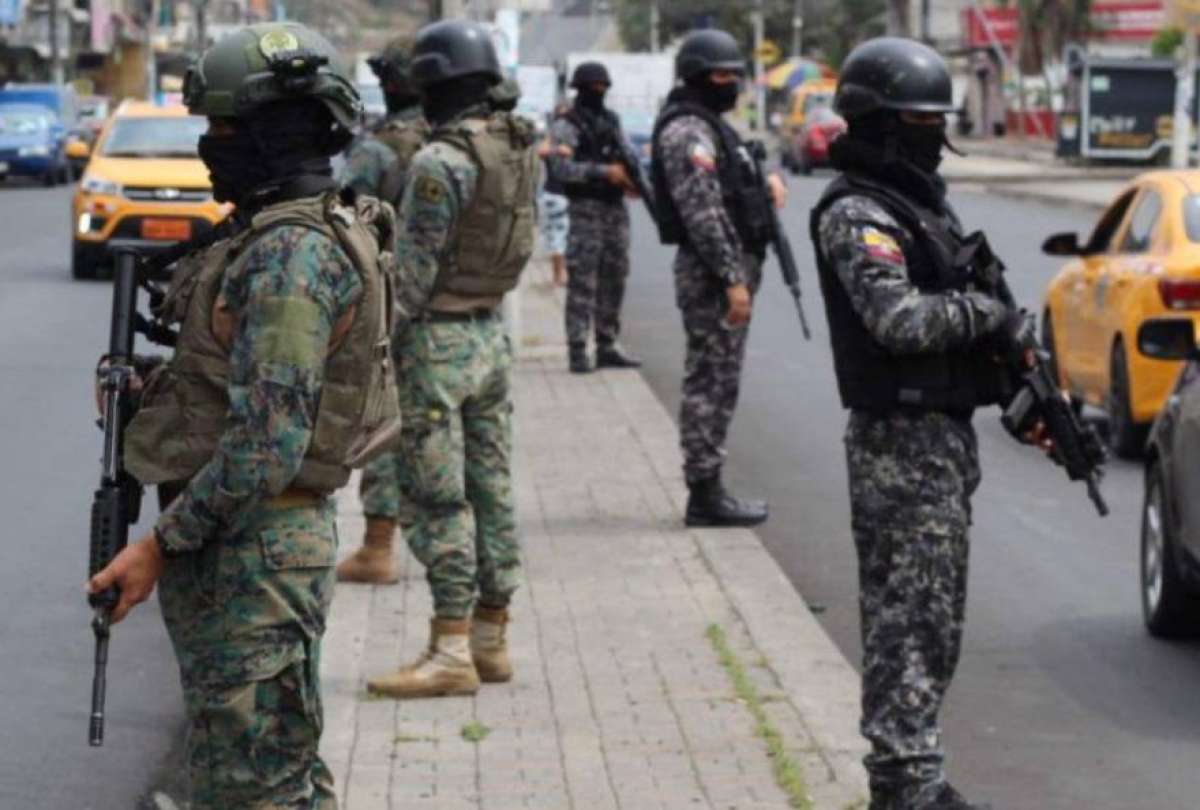 El presidente Daniel Noboa señaló que liderará las acciones de seguridad desde Manta (Manabí) y Guayaquil (Guayas). Manta será centro de operaciones de Fuerzas Armadas y Policía Nacional.