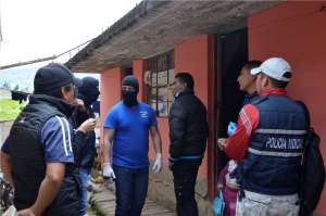 El sujeto que al momento se desconoce su identidad, fue aprehendido en su vivienda ubicada en las calles 9 de Octubre y Maldonado, centro de la urbe