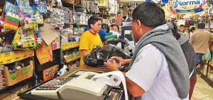La semana pasada inici&oacute; el per&iacute;odo escolar en la Sierra y en la Amazon&iacute;a. Las librer&iacute;as est&aacute;n llenas para adquirir los textos y &uacute;tiles. Roberto Ch&aacute;vez / El Tel&eacute;grafo