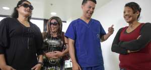 Desde finales de 2010 este m&eacute;dico ha visto 24 mujeres en consulta y reconstruido a 15, sumando casi 300 procedimientos quir&uacute;rgicos.