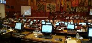 La mayor&iacute;a de asamble&iacute;stas de Alianza PAIS abandon&oacute; sus puestos por unos minutos mientras se desarrollaba el debate de la proforma 2018.