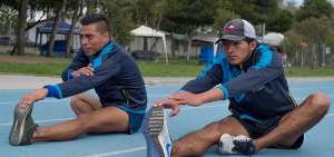 El atleta Jonathan Aucacama (d) emprender&aacute; este proyecto el 14 de noviembre y estar&aacute; acompa&ntilde;ado por David Vel&aacute;squez (i) en el trayecto.