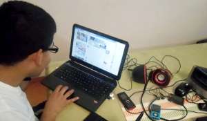 Seg&uacute;n el psic&oacute;logo Carcel&eacute;n  hay menores que tienen m&aacute;s de 3 cuentas en Facebook y Twitter, pero solo una  es conocida por sus padres. Foto: Internet