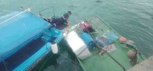 Una de las embarcaciones se hundi&oacute; y fue rescatada por las autoridades.