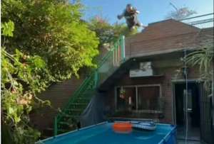 Quiso recrear el hist&oacute;rico salto de Charly Garc&iacute;a y el desenlace alarm&oacute; en redes