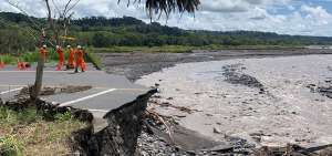 Las lluvias de los &uacute;ltimos d&iacute;as, m&aacute;s la ceniza volc&aacute;nica del Sangay, provocaron el desbordamiento del r&iacute;o Upano.