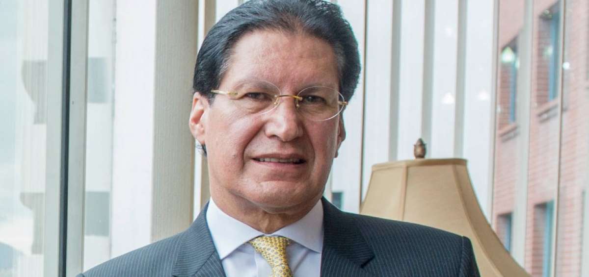Del p&aacute;ramo de Alaus&iacute;, al terno a la medida y m&uacute;sica en rocola propia