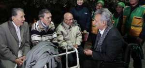 El presidente Moreno salud&oacute; a las personas de la tercera edad que se encontraban en el sector de La Bas&iacute;lica. 