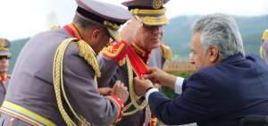 Len&iacute;n Moreno posesiona a nuevos mandos militares