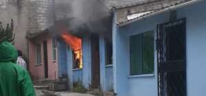 Bomberos controlaron incendio en casa de un reciclador