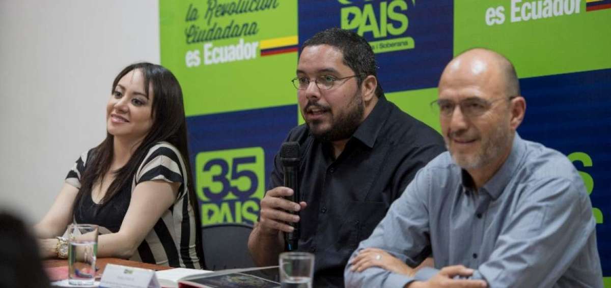 En la gr&aacute;fica, Valeria Puga de la Comisi&oacute;n de Relaciones Internacional de Alianza Pa&iacute;s, Pablo Vilas, Comisi&oacute;n de Relaciones Internacionales La Campora - Argentina y Oscar Bonilla, Secretario Ejecutivo de Alianza Pa&iacute;s.