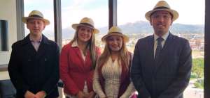 Miembros de la Asociaci&oacute;n J&oacute;venes Empresarios iniciaron la campa&ntilde;a para usar el sombrero en el pa&iacute;s.