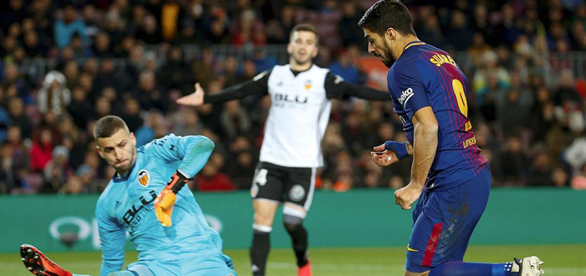 El partido de ida de la semifinal de la Copa del Rey qued&oacute; 1-0 a favor de Barcelona. El uruguayo Luis Su&aacute;rez (der.) marc&oacute; el &uacute;nico gol del partido.