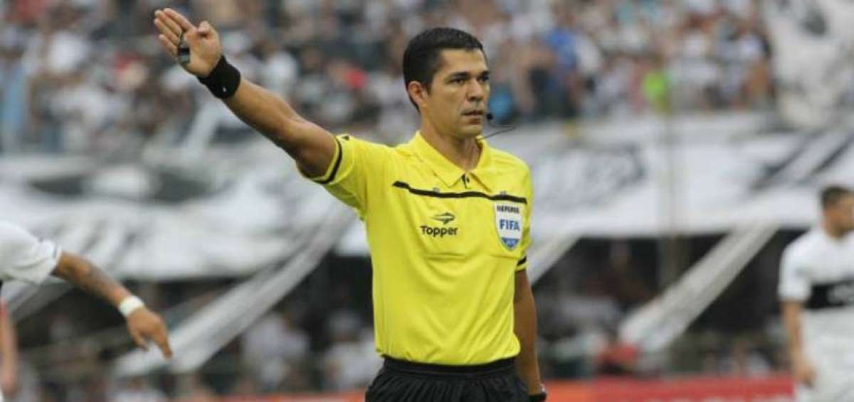 Mario D&iacute;az de Vivar ser&aacute; el juez del partido Brasil vs. Ecuador