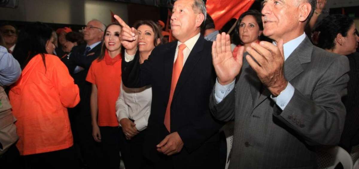 Izquierda Democr&aacute;tica entrega 300.000 firmas para su inscripci&oacute;n