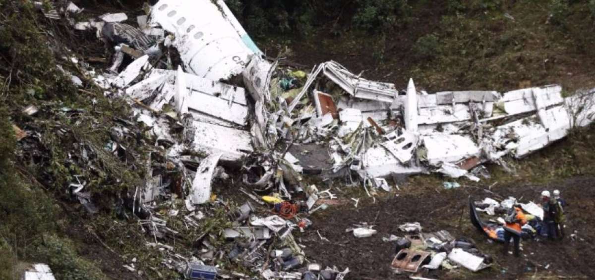 Seg&uacute;n el secretario de Seguridad A&eacute;rea Fredy Bonilla, el piloto y el copiloto conversaron sobre la posibilidad de hacer una escala en Leticia o en Bogot&aacute;.