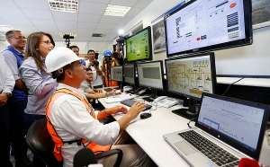 Con esta central hidroel&eacute;ctrica, el Estado ahorra $ 80 millones al a&ntilde;o. Foto: Presidencia 