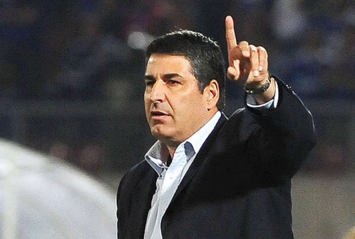 Renuncia Santiago Escobar, DT de la U. Cat&oacute;lica