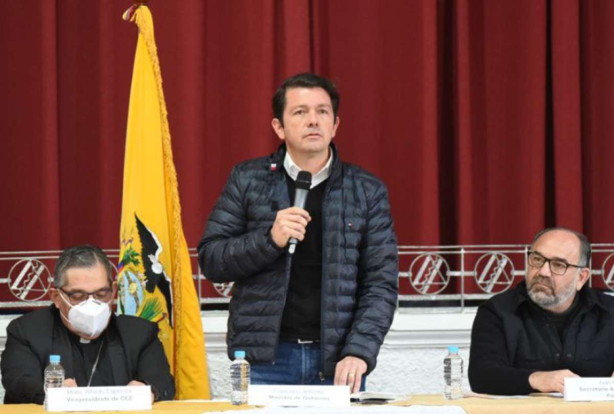Francisco Jiménez (centro), ministro de Gobierno, volverá a encabezar los diálogos con los movimientos indígenas.