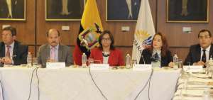 La reuni&oacute;n entre los legisladores y ministro dur&oacute; m&aacute;s de 3 horas. 