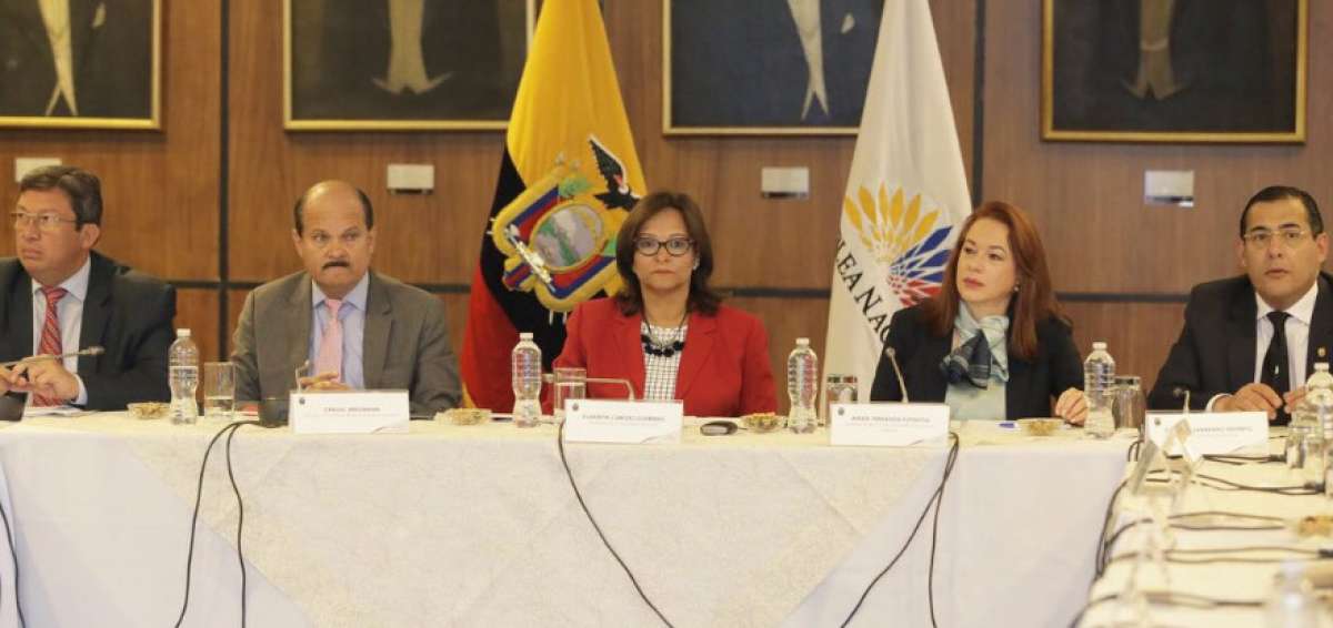 La reuni&oacute;n entre los legisladores y ministro dur&oacute; m&aacute;s de 3 horas. 