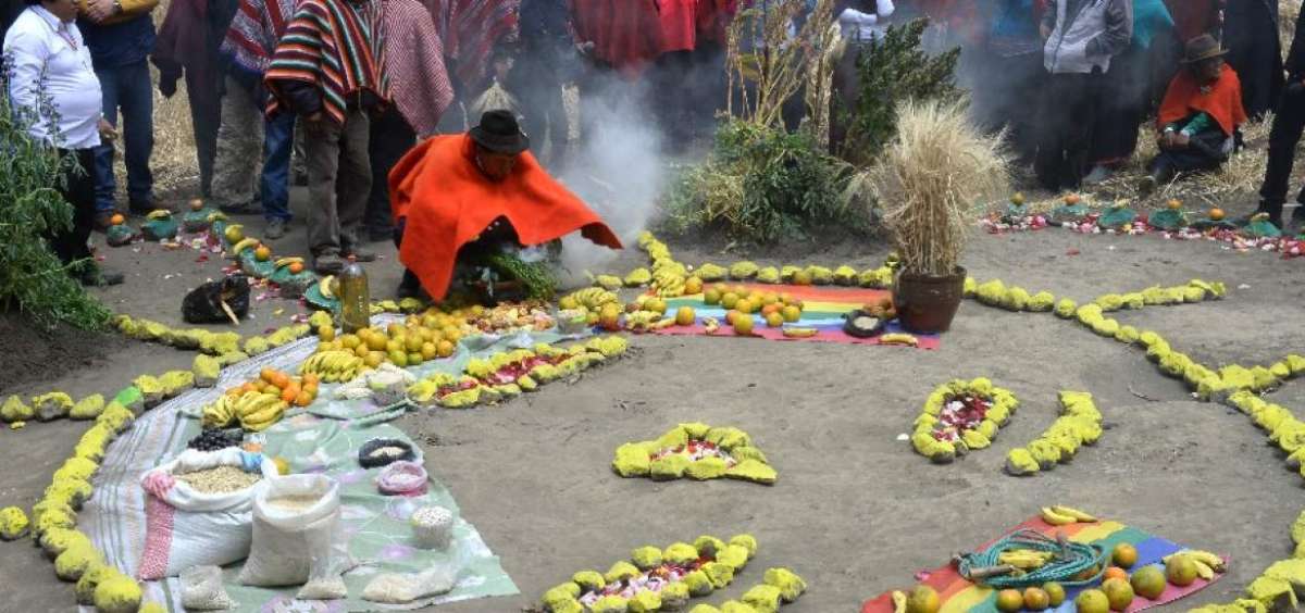 La purificaci&oacute;n del alma y del producto es una de las escenas que se presenta durante el ritual sagrado.
