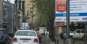 La colocaci&oacute;n de vallas de grandes dimensiones en calles y otros espacios p&uacute;blicos anunciando o promocionando obras es una de las estrategias del Cabildo. Mario Egas / El Tel&eacute;grafo