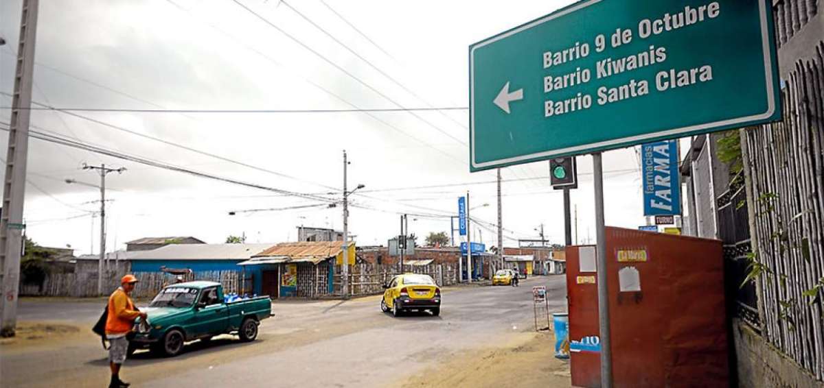La se&ntilde;al&eacute;tica de Manta indica los barrios que existen en el cant&oacute;n Manta (en la provincia de Manab&iacute;).