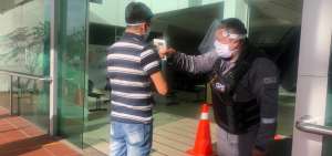 Las autoridades recordaron a la ciudadan&iacute;a que para ser atendidos deben acudir con mascarillas y mantener el distanciamiento social.  
