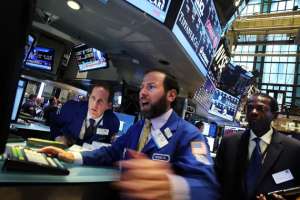Wall Street resisti&oacute; m&aacute;s que otras bolsas y cay&oacute; 2%. El &iacute;ndice Dow Jones Industrial ced&iacute;a el 1,95%. Foto: AFP