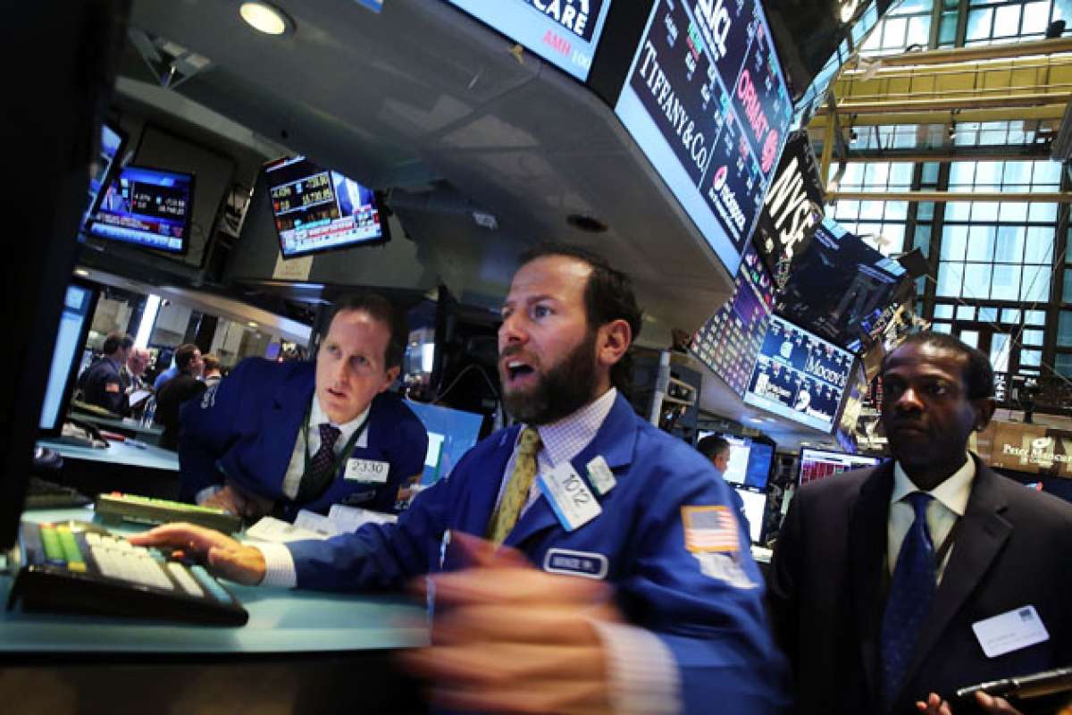 Wall Street resisti&oacute; m&aacute;s que otras bolsas y cay&oacute; 2%. El &iacute;ndice Dow Jones Industrial ced&iacute;a el 1,95%. Foto: AFP