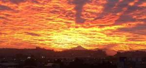 &iquest;A qu&eacute; se debi&oacute; el espectacular y colorido amanecer en Quito?