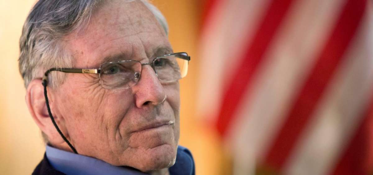 Foto de archivo del escritor y pacifista israel&iacute; Amos Oz, quien recibi&oacute; el premio Neuman en Jerusal&eacute;n, el 21 de octubre del 2013. 