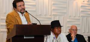 Edwin Mi&ntilde;o, director ejecutivo del Consorcio de Gobiernos Aut&oacute;nomos Provinciales, inaugur&oacute; el evento.