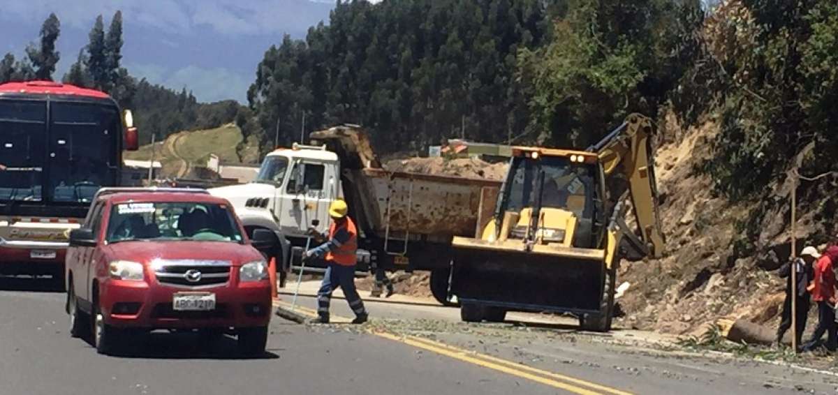 Los trabajos de ensanchamiento de la carretera de 45 km empezaron y beneficiar&aacute;n a los habitantes de las provincias de Tungurahua y Chimborazo.  