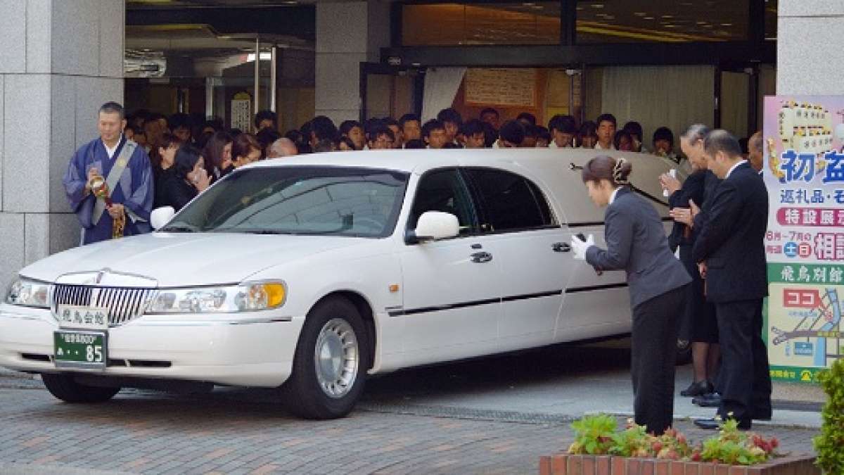 Hoy se desarroll&oacute; el funeral de la joven estudiante. Foto: AFP