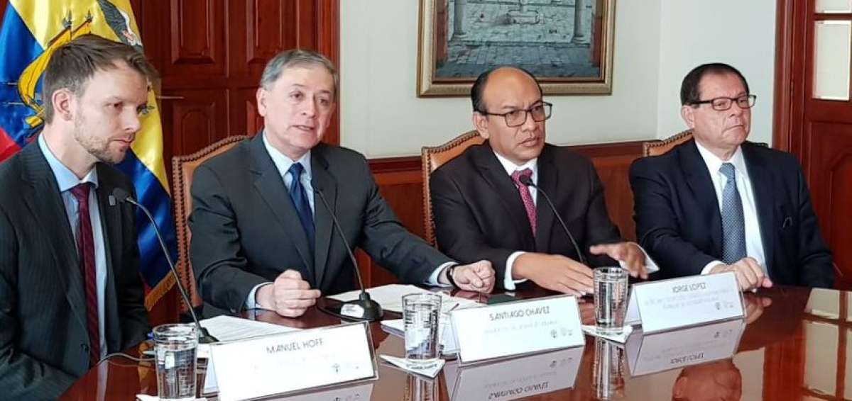 Funcionarios de la Canciller&iacute;a de Ecuador y de la OIM durante el anuncio de eventos por el D&iacute;a Internacional del Migrante.