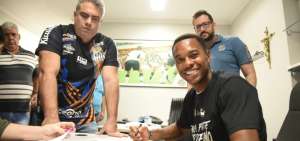 El Santos rompe el contrato de Robinho por su condena por violaci&oacute;n