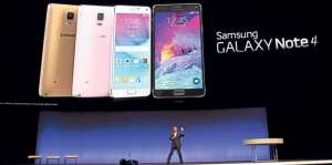 D.J. Lee, vicepresidente ejecutivo de Samsung, presenta el nuevo phablet Galaxy Note 4. Foto: AFP