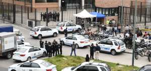 Decenas de unidades motorizadas y cientos de uniformados se concentraron en los exteriores del CRS Turi. 