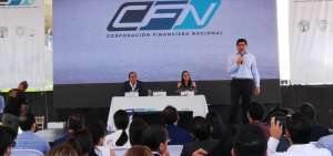 El vicepresidente de la Rep&uacute;blica, Otto Sonnenholzner, el presidente de la CFN, Juan Carlos J&aacute;come, y Ver&oacute;nica Artola, gerente del Banco Central del Ecuador, durante el evento realizado en Guayaquil. 