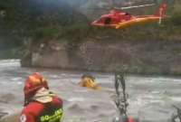 Los rescatista realizaron una maniobra con un helicóptero.