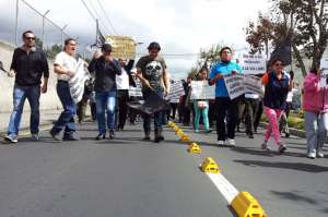 300 personas dicen &lsquo;no&rsquo; al carril semiexclusivo en  2 v&iacute;as de Ambato