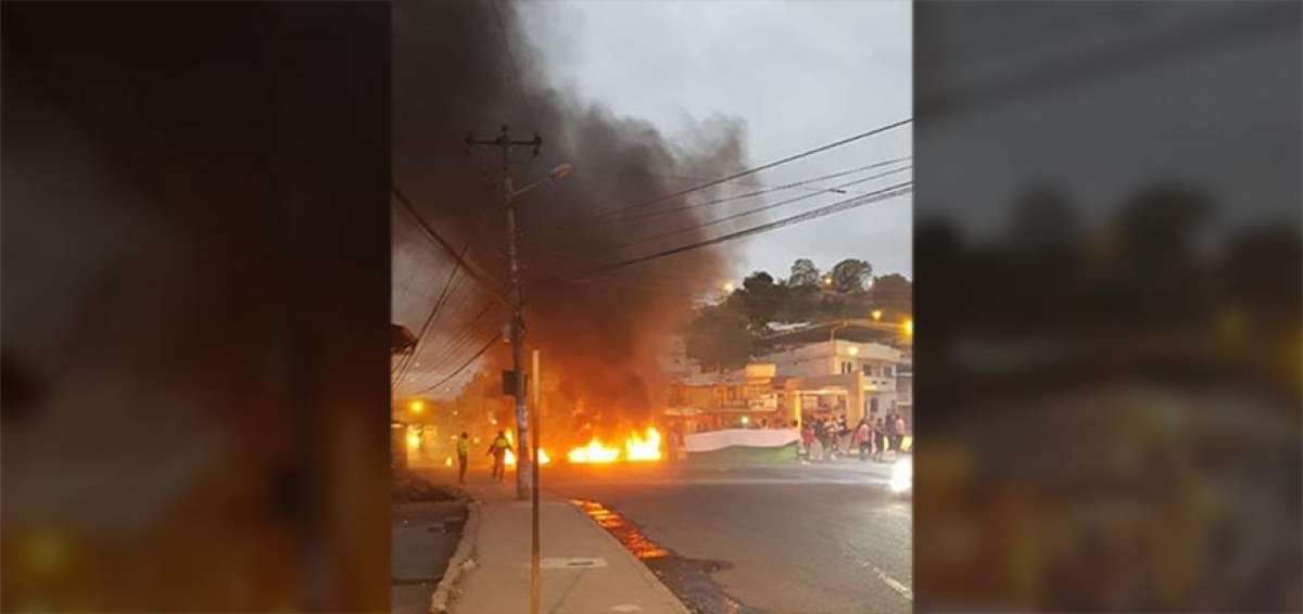 Esmeralde&ntilde;os exigen con protestas dos nuevos hospitales