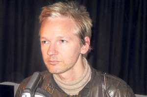Assange inicia nueva acci&oacute;n legal