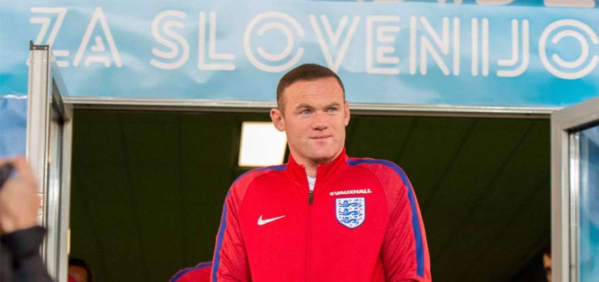 Rooney comenzar&aacute; en el banquillo en Eslovenia
