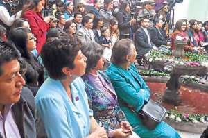 Representantes de organizaciones femeninas y familiares de la desaparecida Gaby D&iacute;az asistieron a la apertura del lugar. Foto: Elizabeth Maggi / El Tel&eacute;grafo