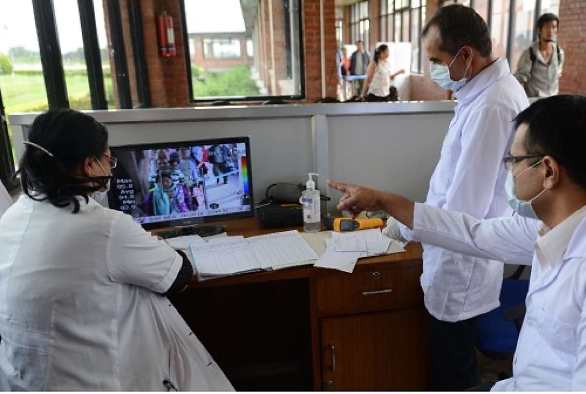 En aeropuertos se realizan controles. Foto: AFP
